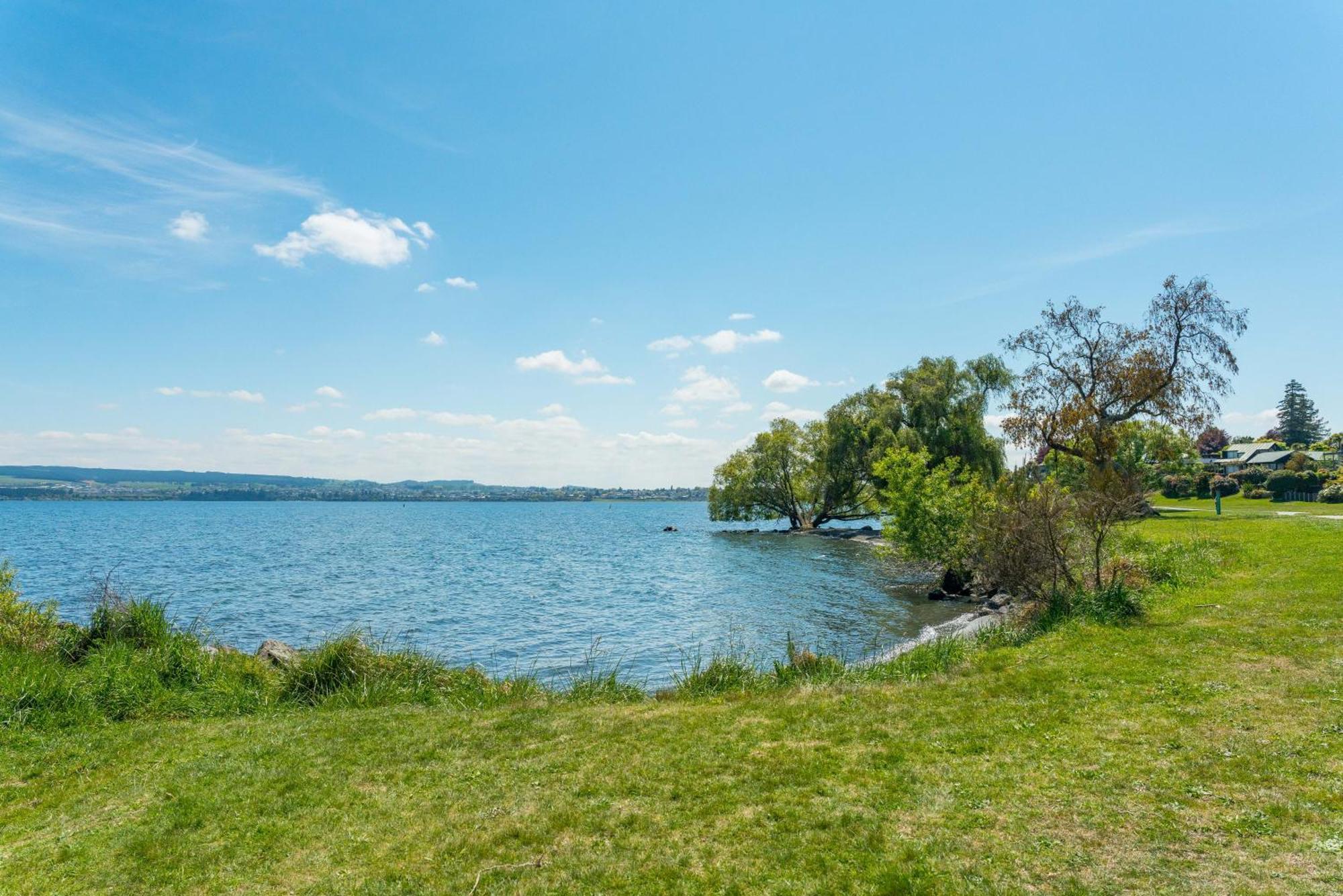 Lakeview Cottage - Rainbow Point Holiday Home Lago Lago Taupo Esterno foto