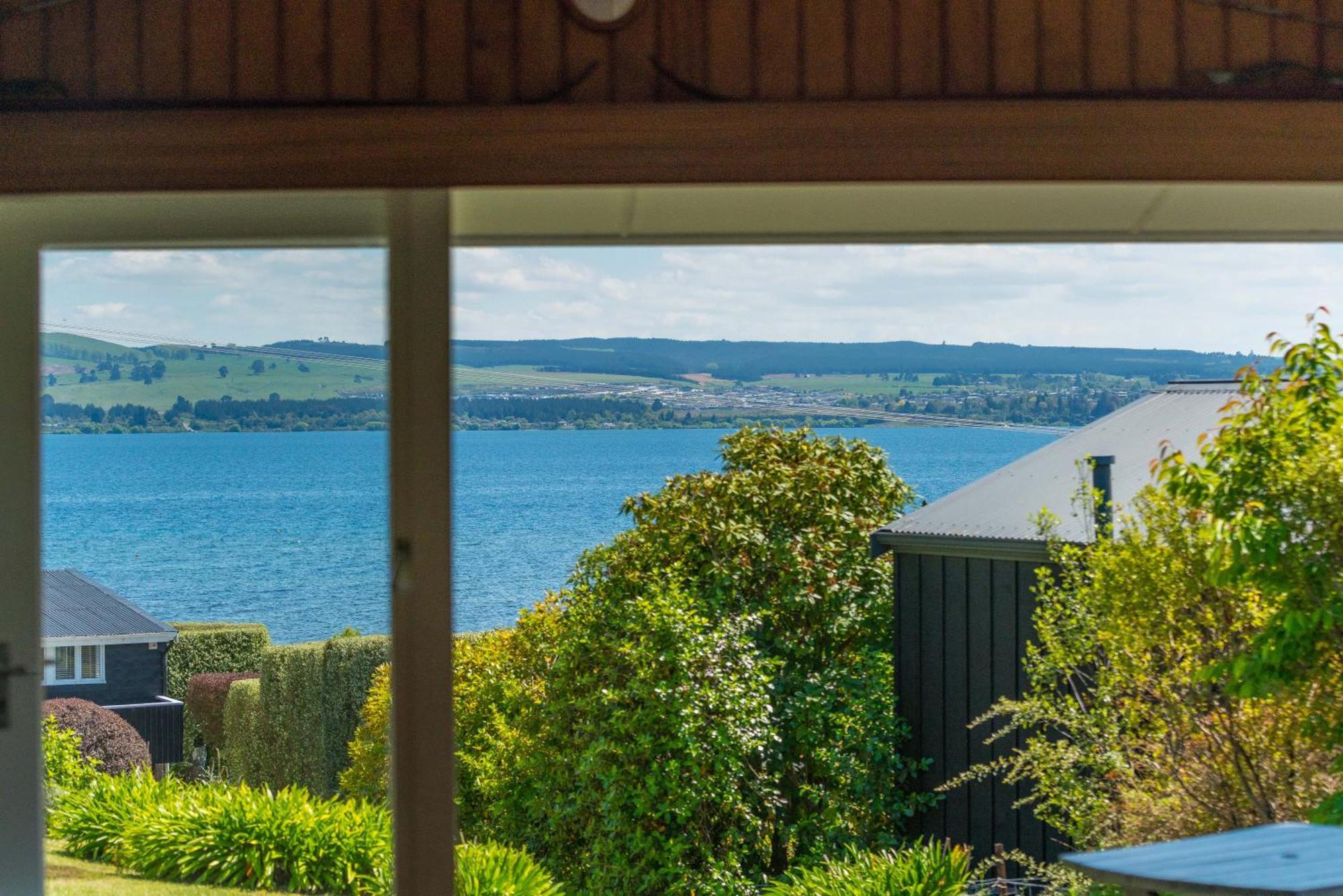 Lakeview Cottage - Rainbow Point Holiday Home Lago Lago Taupo Esterno foto